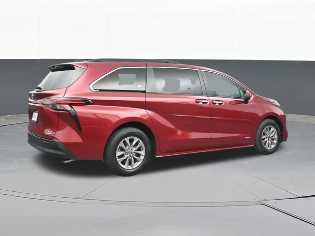 Used 2021 Toyota Sienna XLE image 15