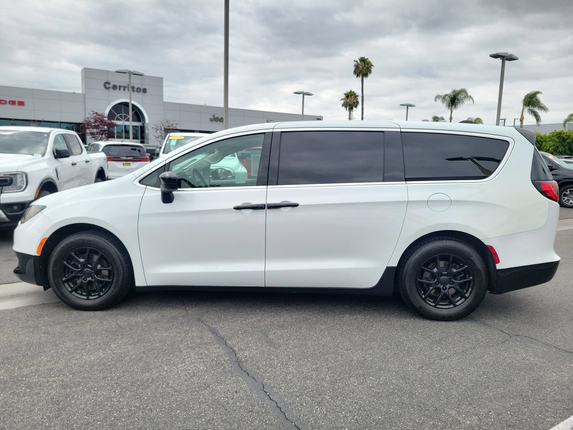 Certified 2023 Chrysler Voyager LX FWD image 29
