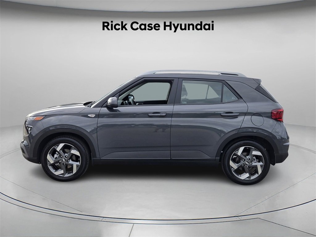 Certified 2025 Hyundai Venue SEL image 3