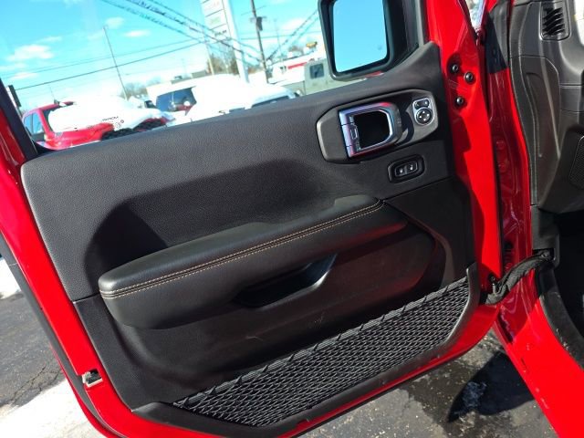 Used 2025 Jeep Wrangler Unlimited Sahara w/ Safety Group AWD/4WD image 10