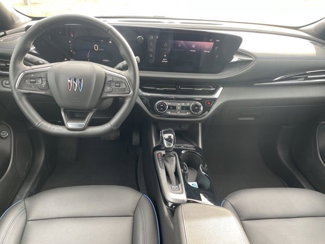 Used 2025 Buick Envista Sport Touring image 3