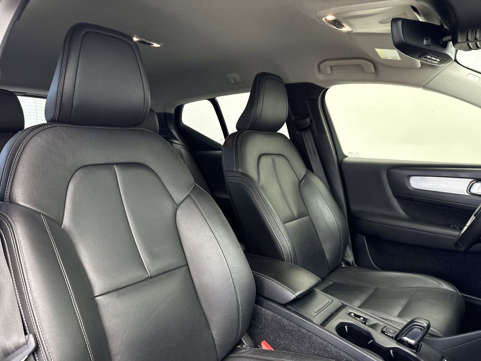 Used 2019 Volvo XC40 T5 Momentum image 31