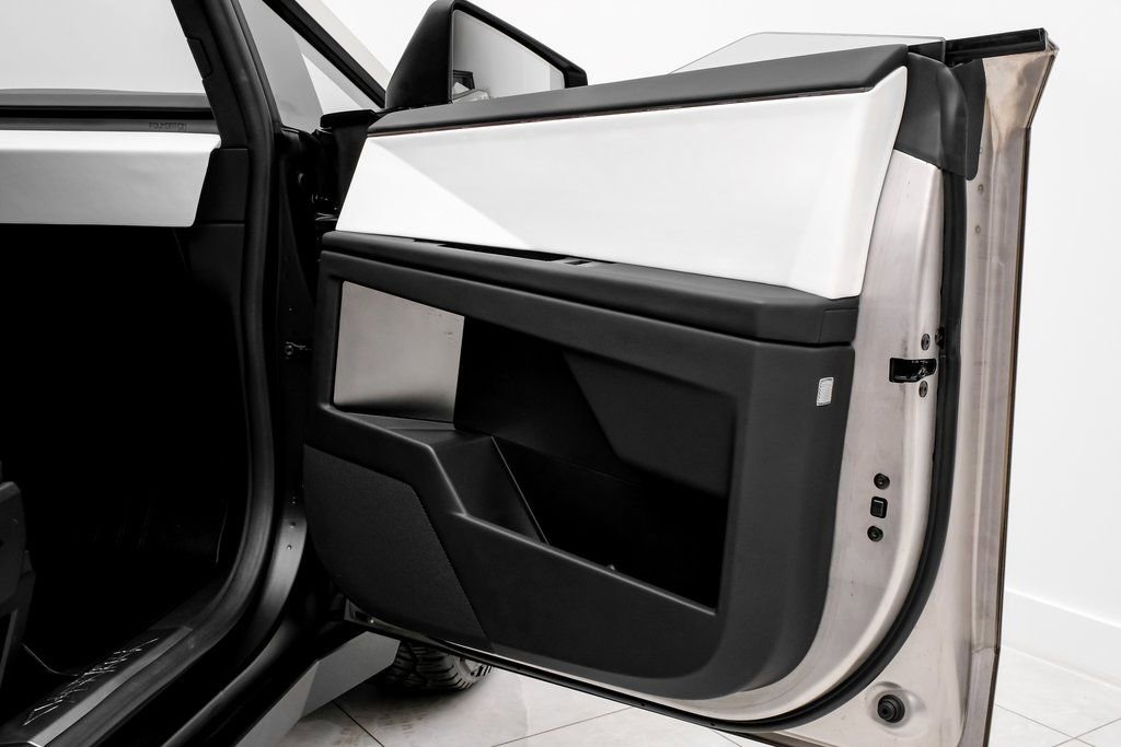 Used 2024 Tesla Cybertruck AWD Crew Cab image 44