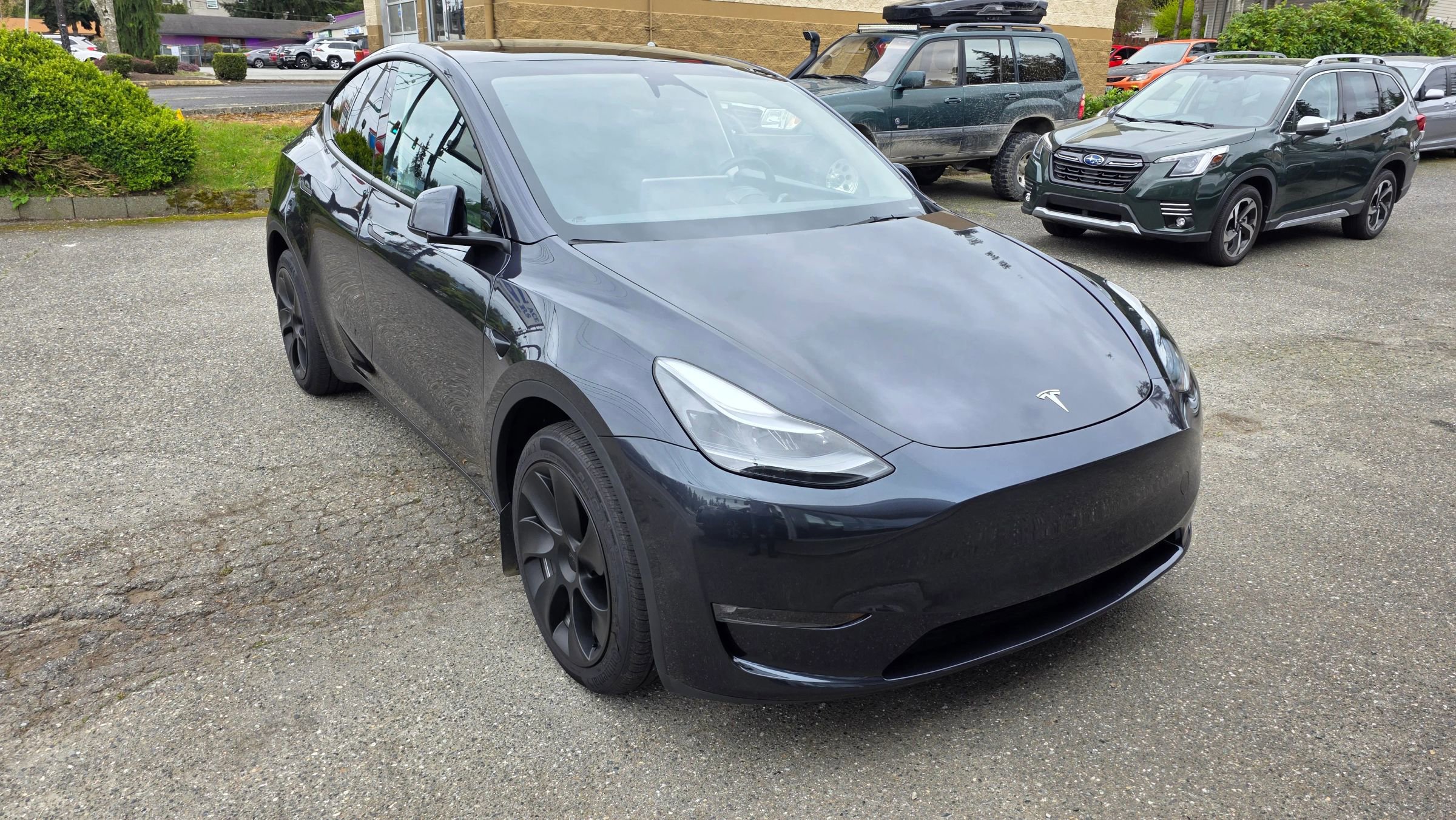 Used 2024 Tesla Model Y Long Range AWD/4WD image 16