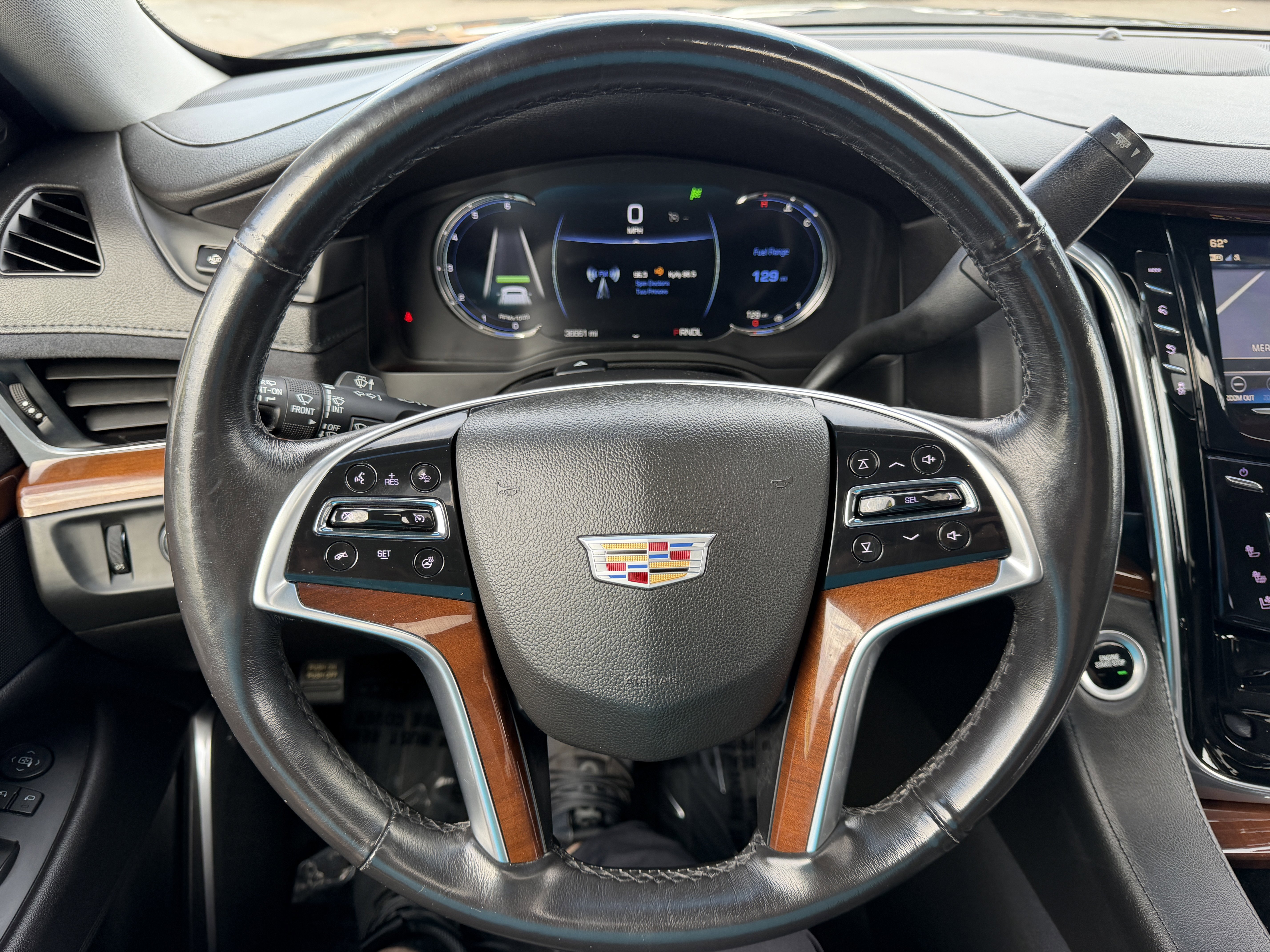 Used 2019 Cadillac Escalade ESV Luxury RWD image 32