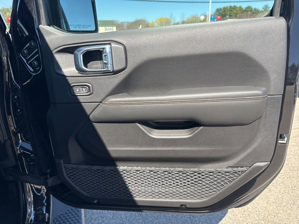 New 2026 Jeep Wrangler Sahara AWD/4WD image 31