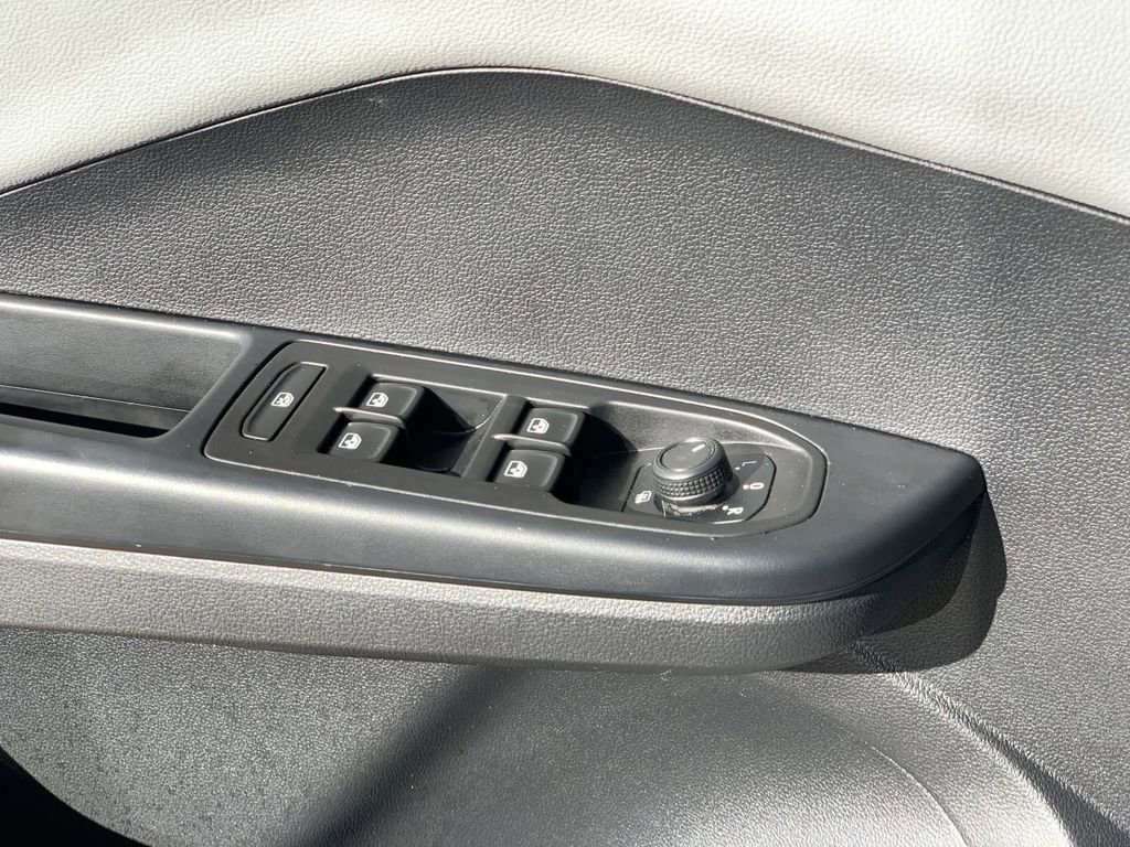 Used 2022 Volkswagen Taos SE image 21