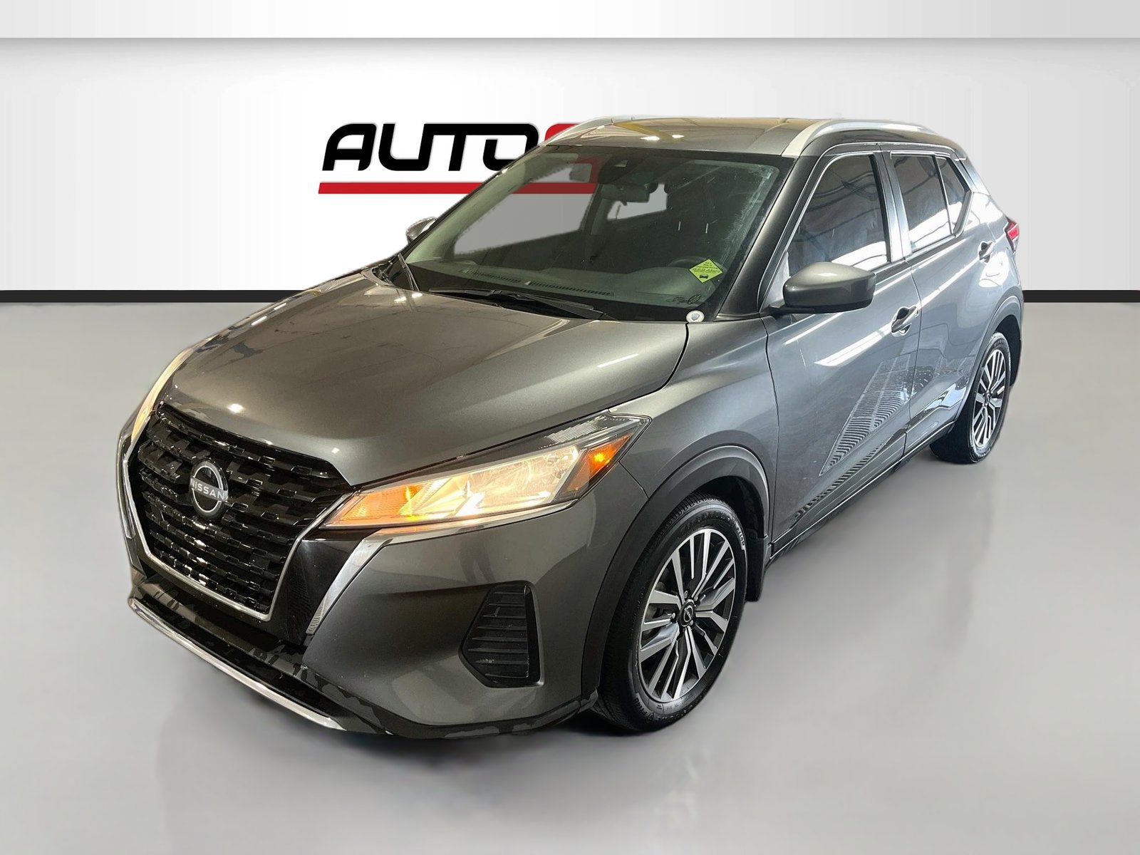 Used 2024 Nissan Kicks SV FWD image 3