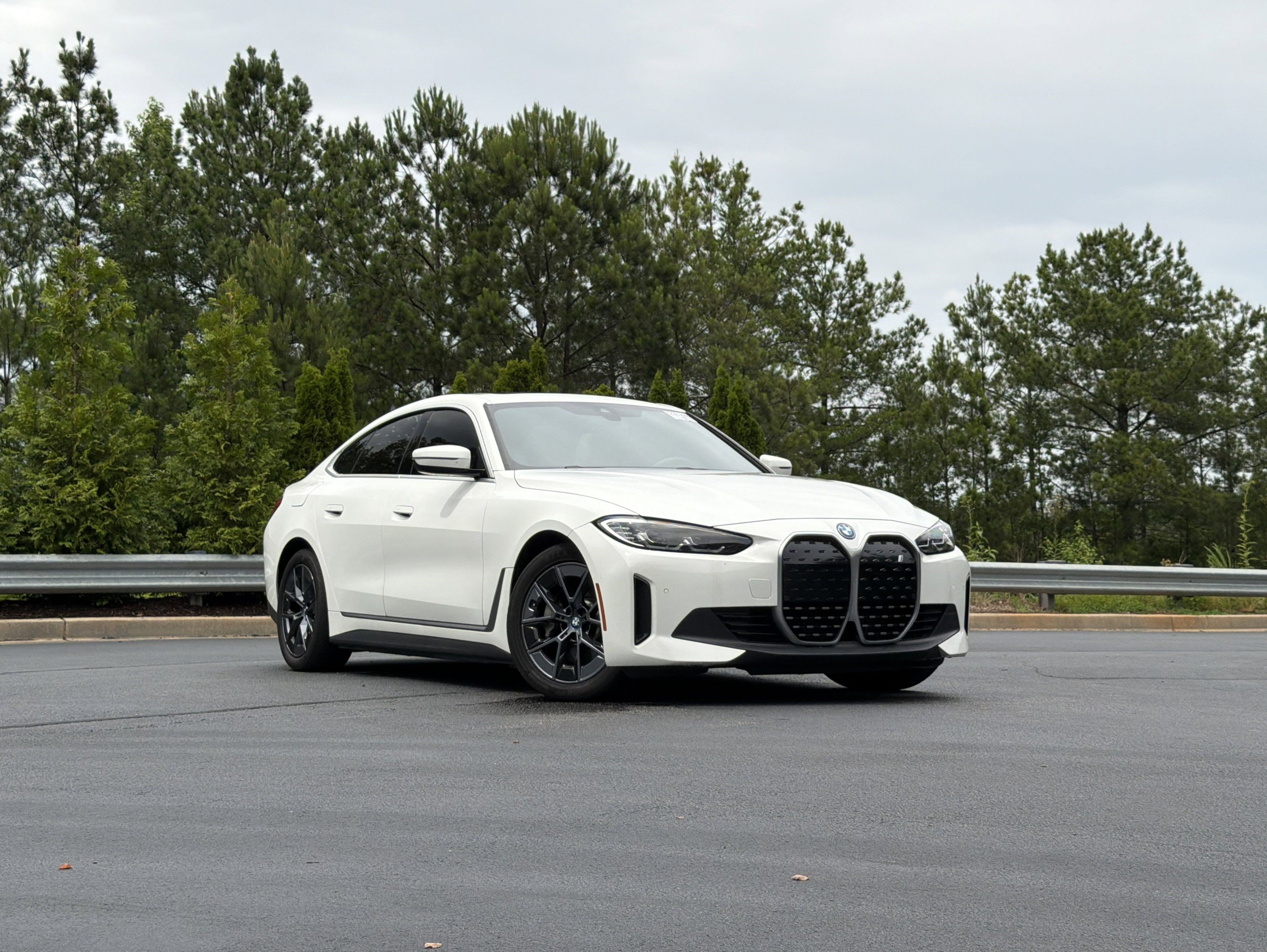 Used 2023 BMW i4 eDrive40 RWD image 2