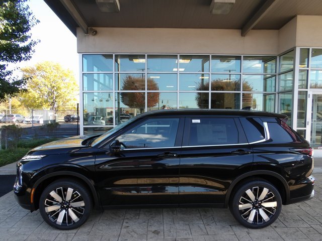 New 2025 Mitsubishi Outlander SE image 4