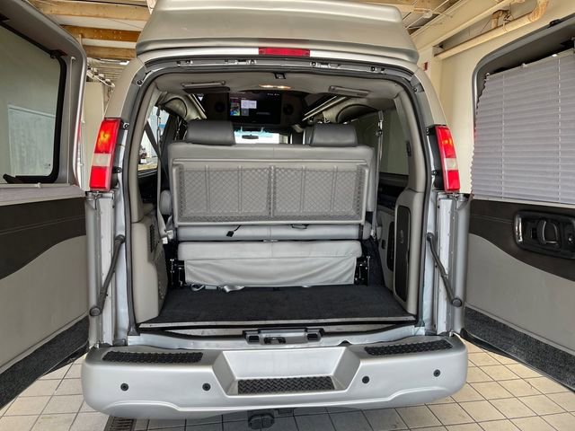 Used 2017 Chevrolet Express 2500 Extended image 18