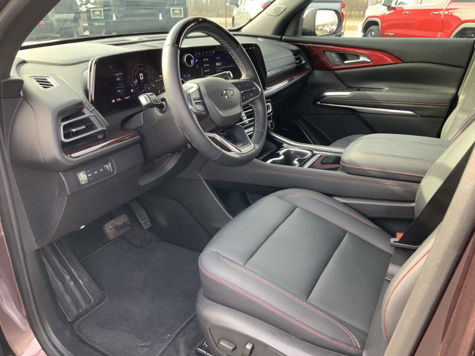 Used 2024 Chevrolet Traverse Z71 w/ Enhanced Driving Package image 30