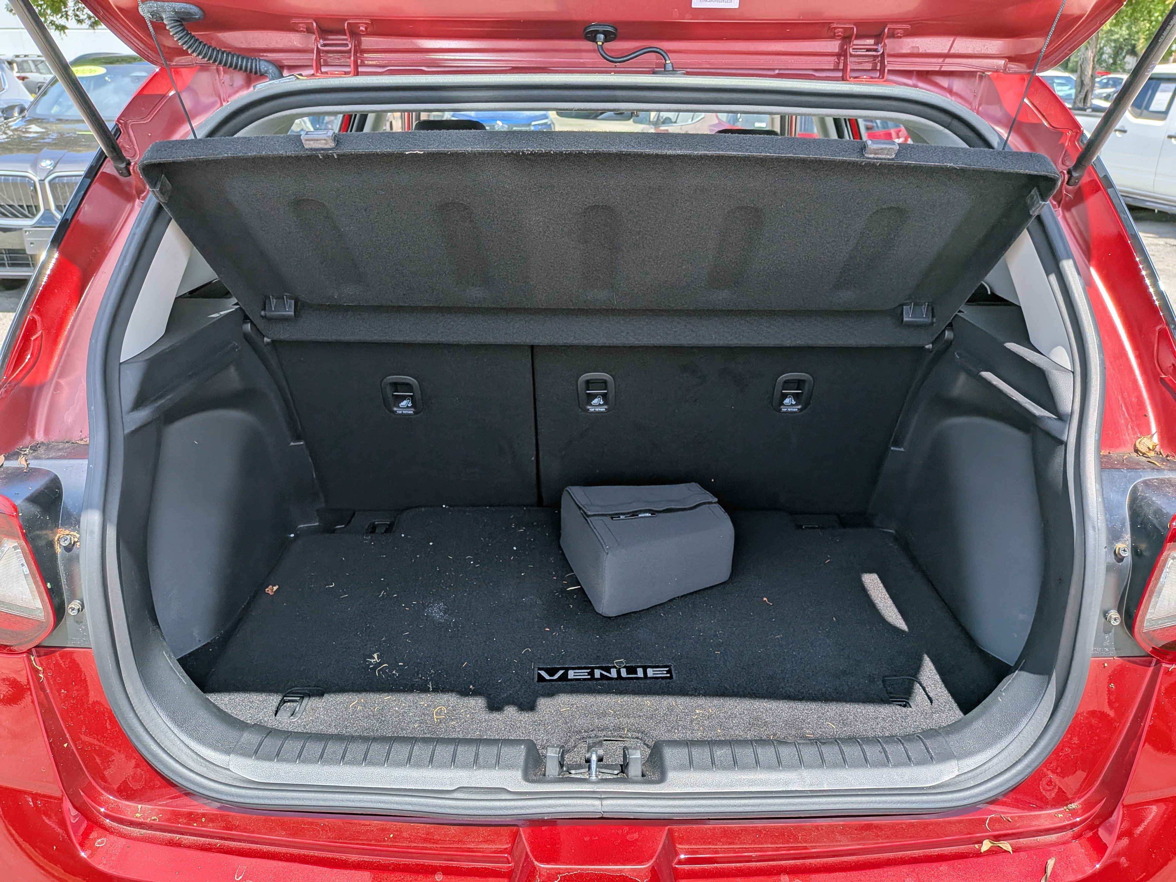Used 2025 Hyundai Venue Limited FWD image 13