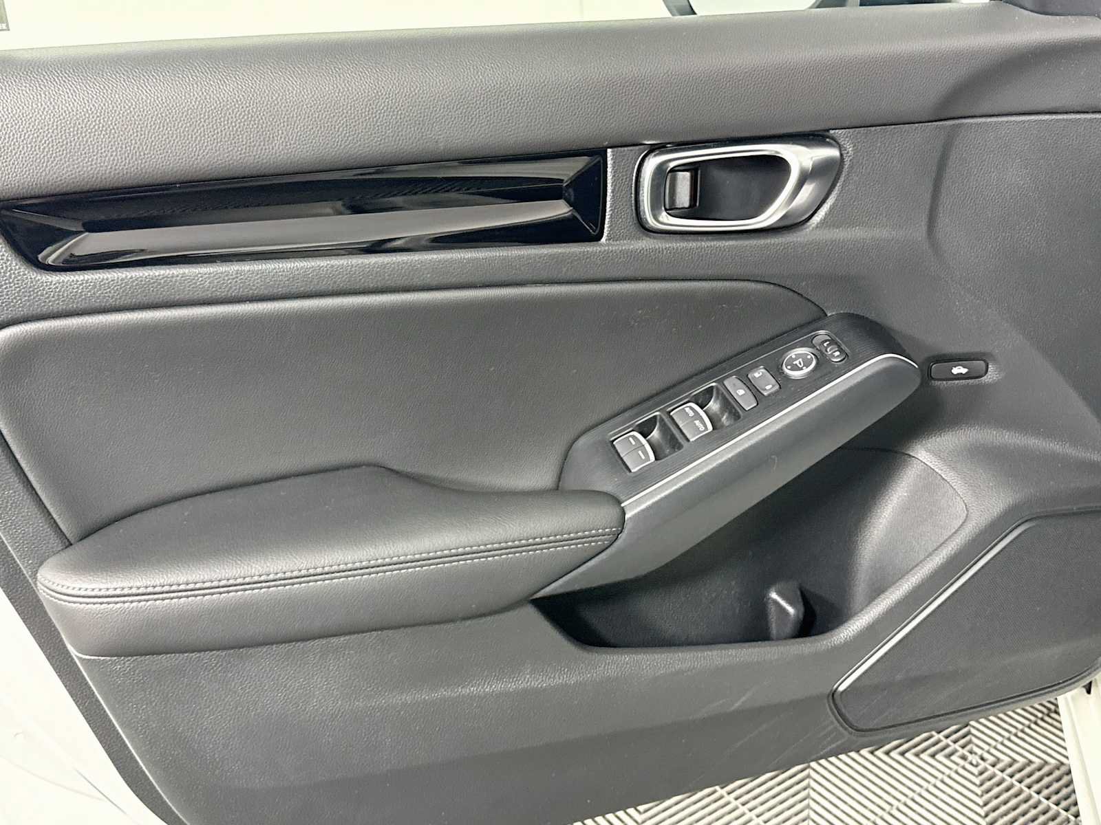 Certified 2025 Honda Civic Sport Touring image 29