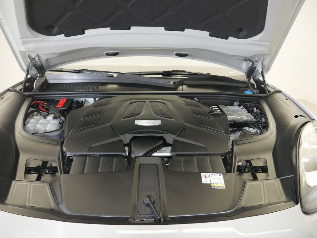 Certified 2023 Porsche Cayenne AWD/4WD image 12
