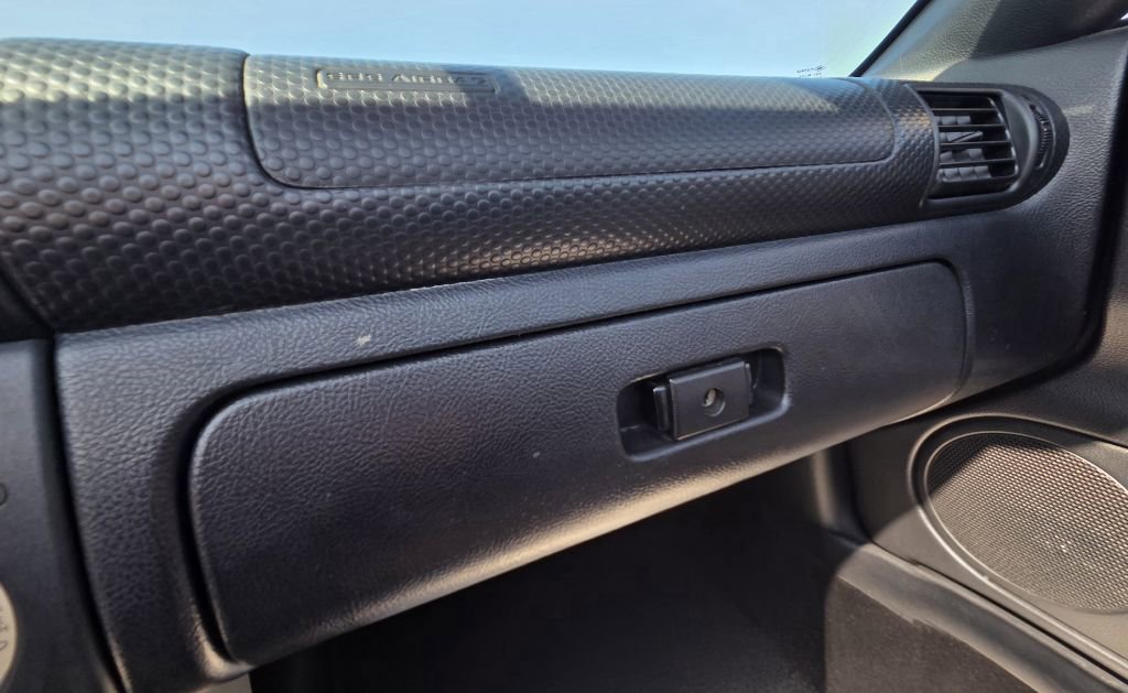 Used 2000 Toyota MR2 image 11