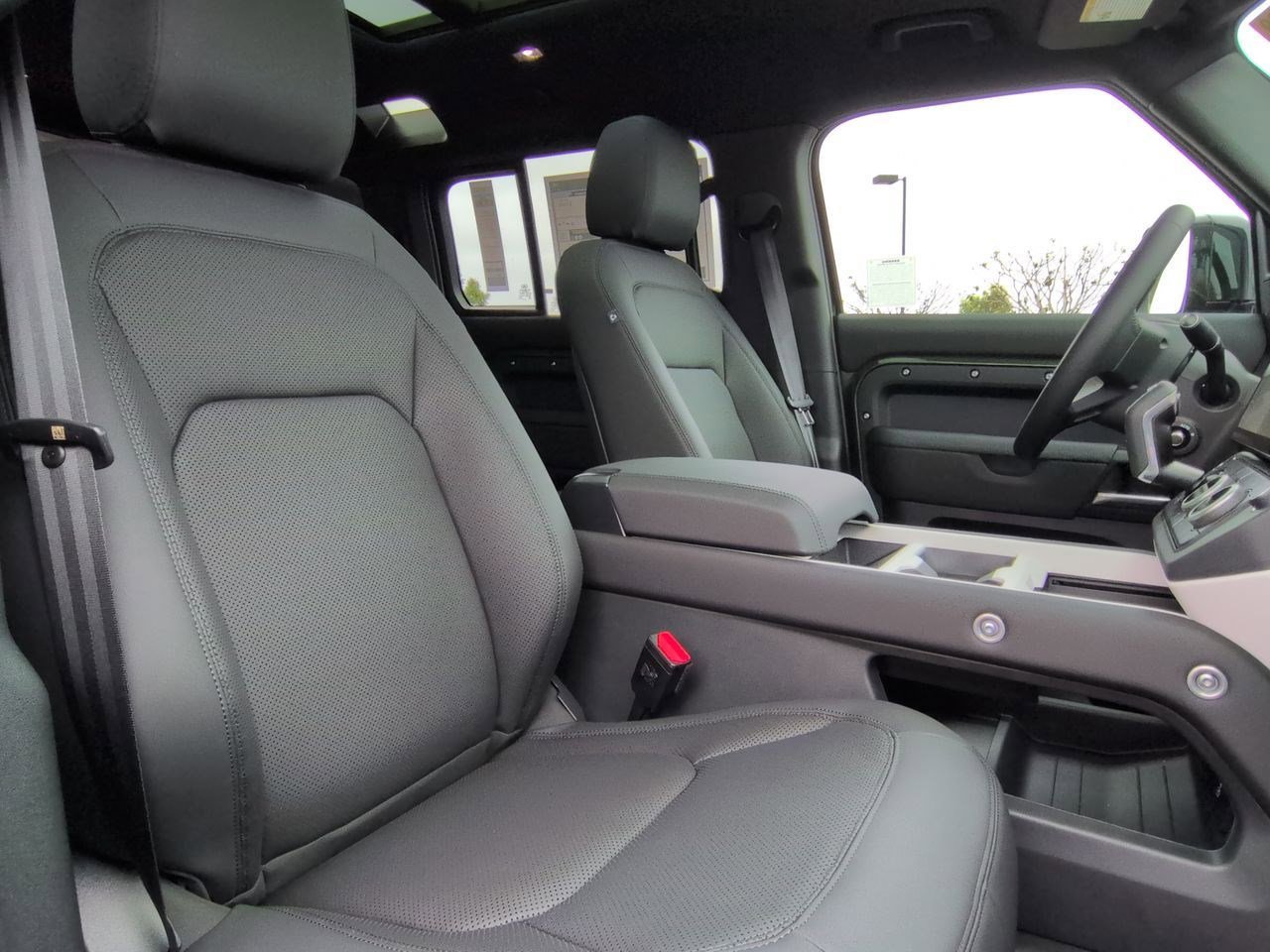 New 2026 Land Rover Defender 110 X-Dynamic SE image 26