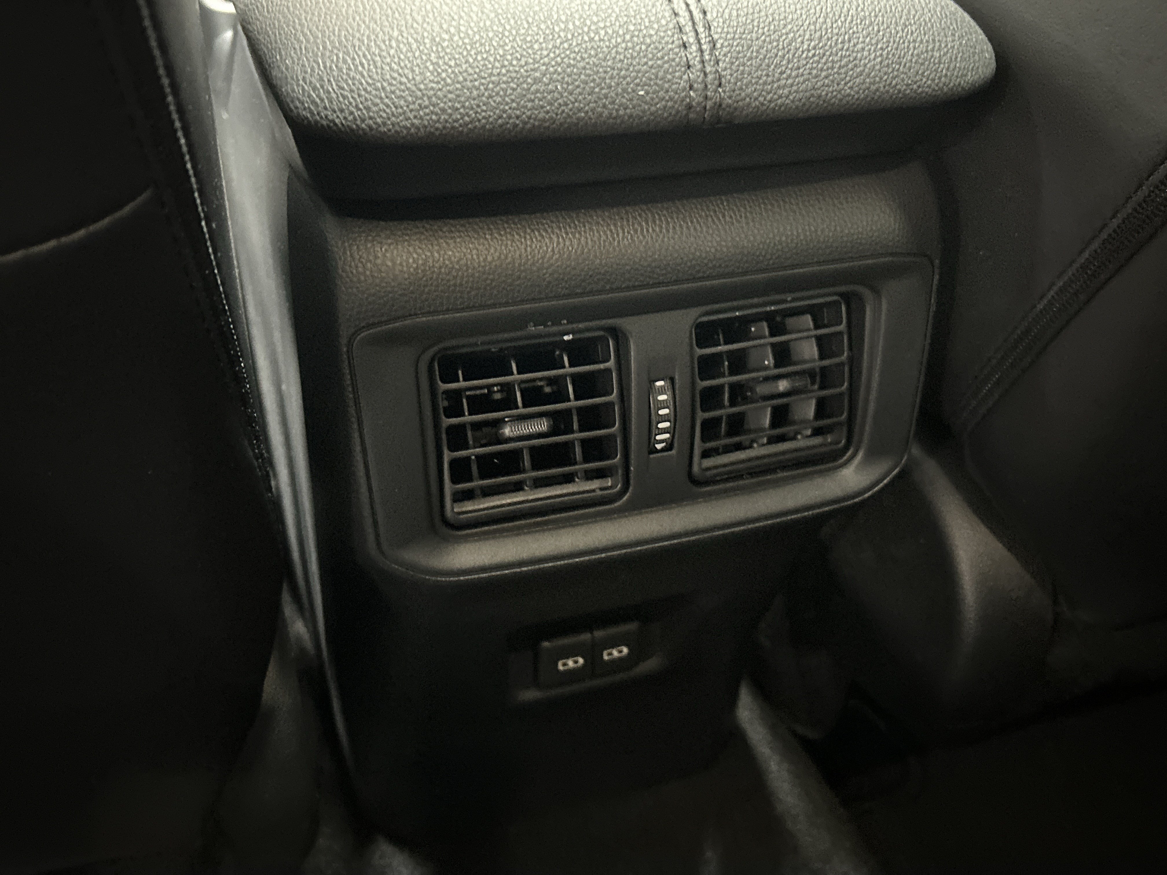 Used 2022 Toyota RAV4 Limited FWD image 5