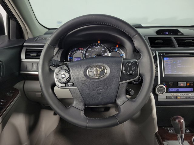 Used 2014 Toyota Camry XLE w/ Leather Package FWD image 18