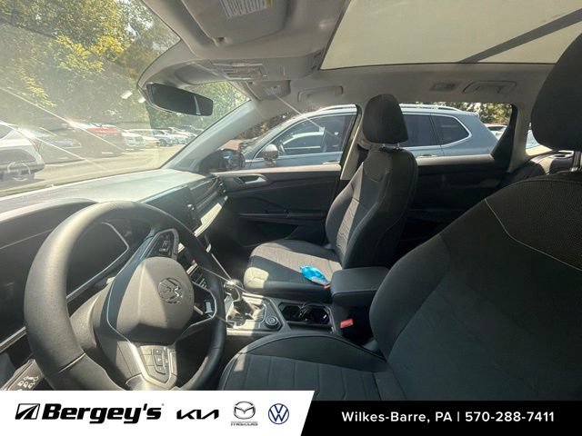 Certified 2025 Volkswagen Taos SE AWD/4WD image 9