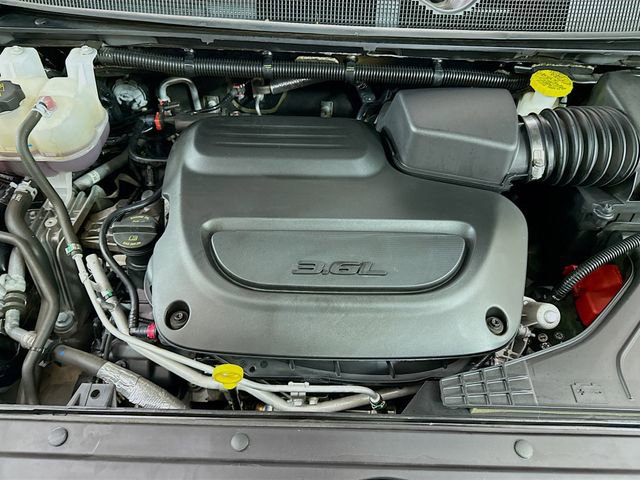 Used 2024 Chrysler Pacifica Touring-L image 29