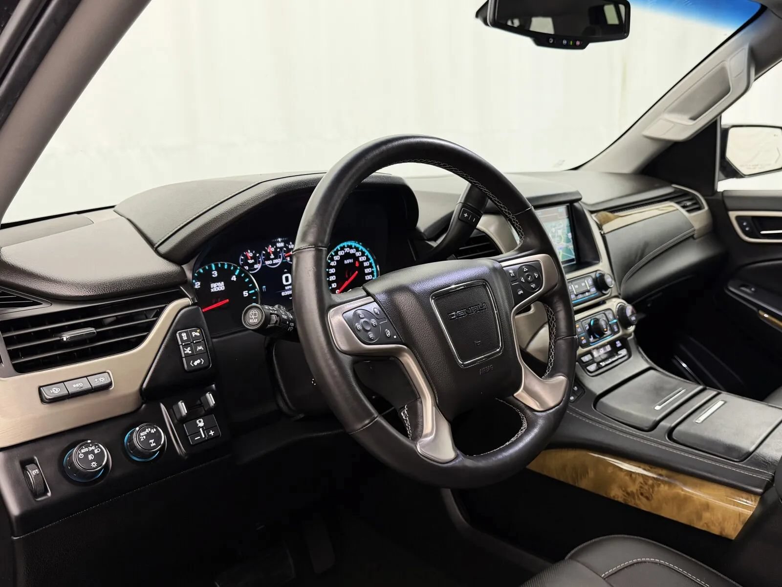 Used 2017 GMC Yukon XL Denali w/ Open Road Package AWD/4WD image 7