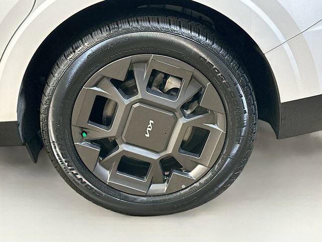 Used 2025 Kia Carnival SX FWD image 6