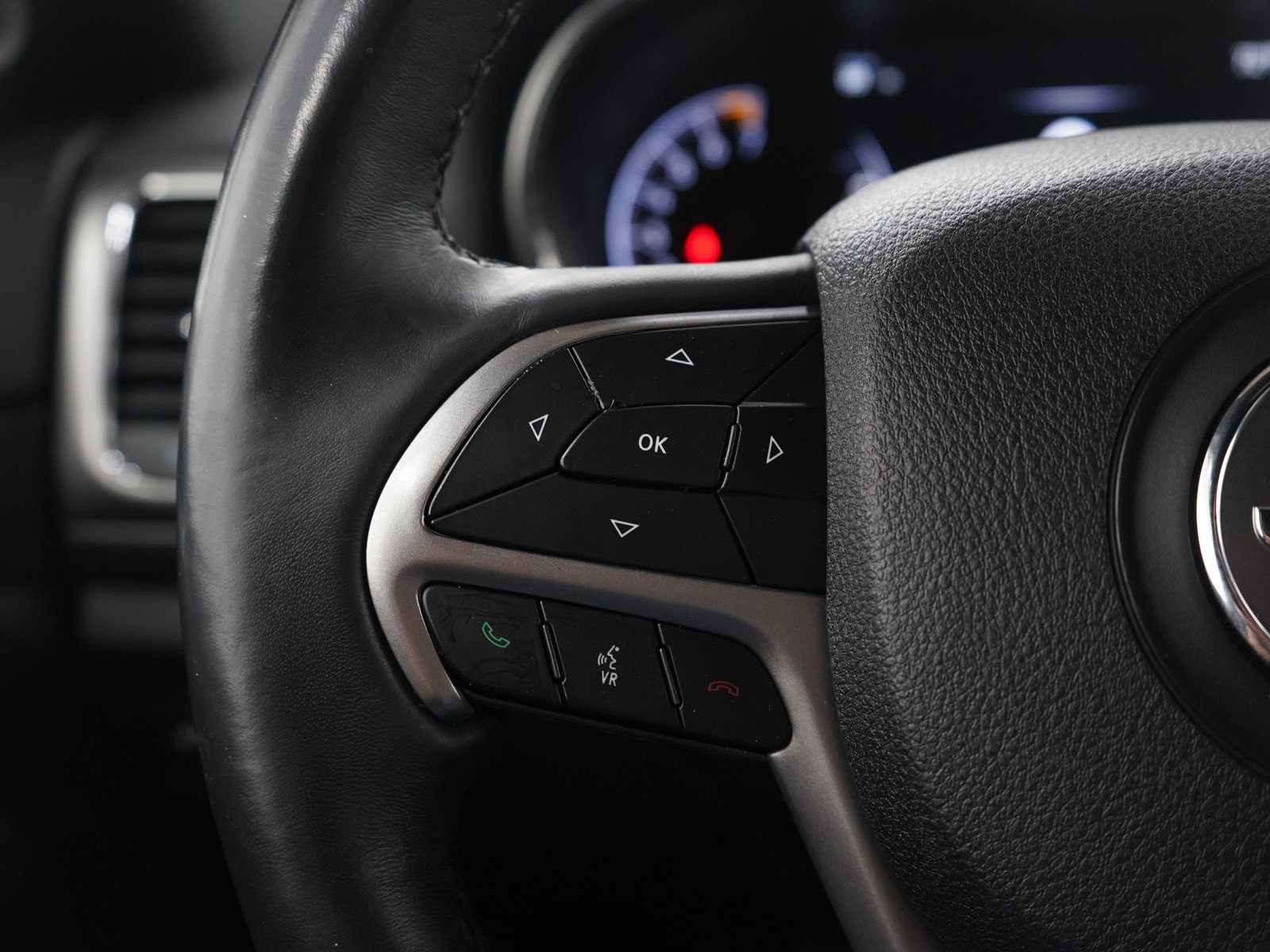 Used 2018 Jeep Grand Cherokee Altitude image 27