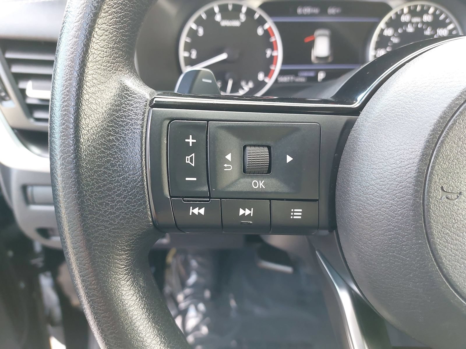 Used 2023 Nissan Rogue SV FWD image 17