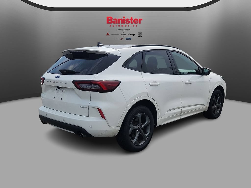 Used 2023 Ford Escape ST-Line w/ Tech Pack #1 AWD/4WD image 4