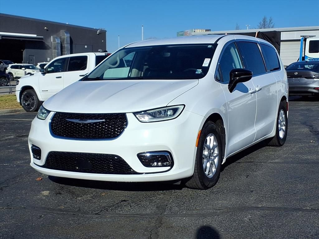 Certified 2024 Chrysler Pacifica Touring-L image 2