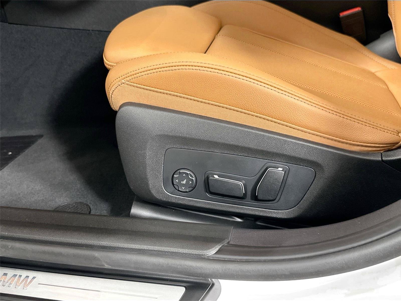 New 2025 BMW 330i Sedan w/ Premium Package RWD image 36