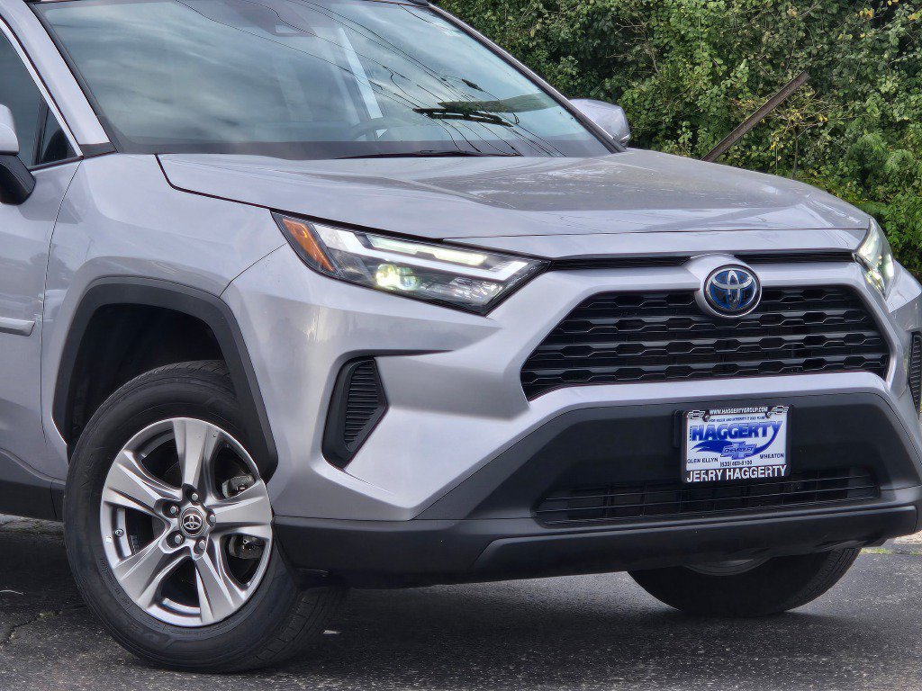 Used 2024 Toyota RAV4 LE AWD/4WD image 2