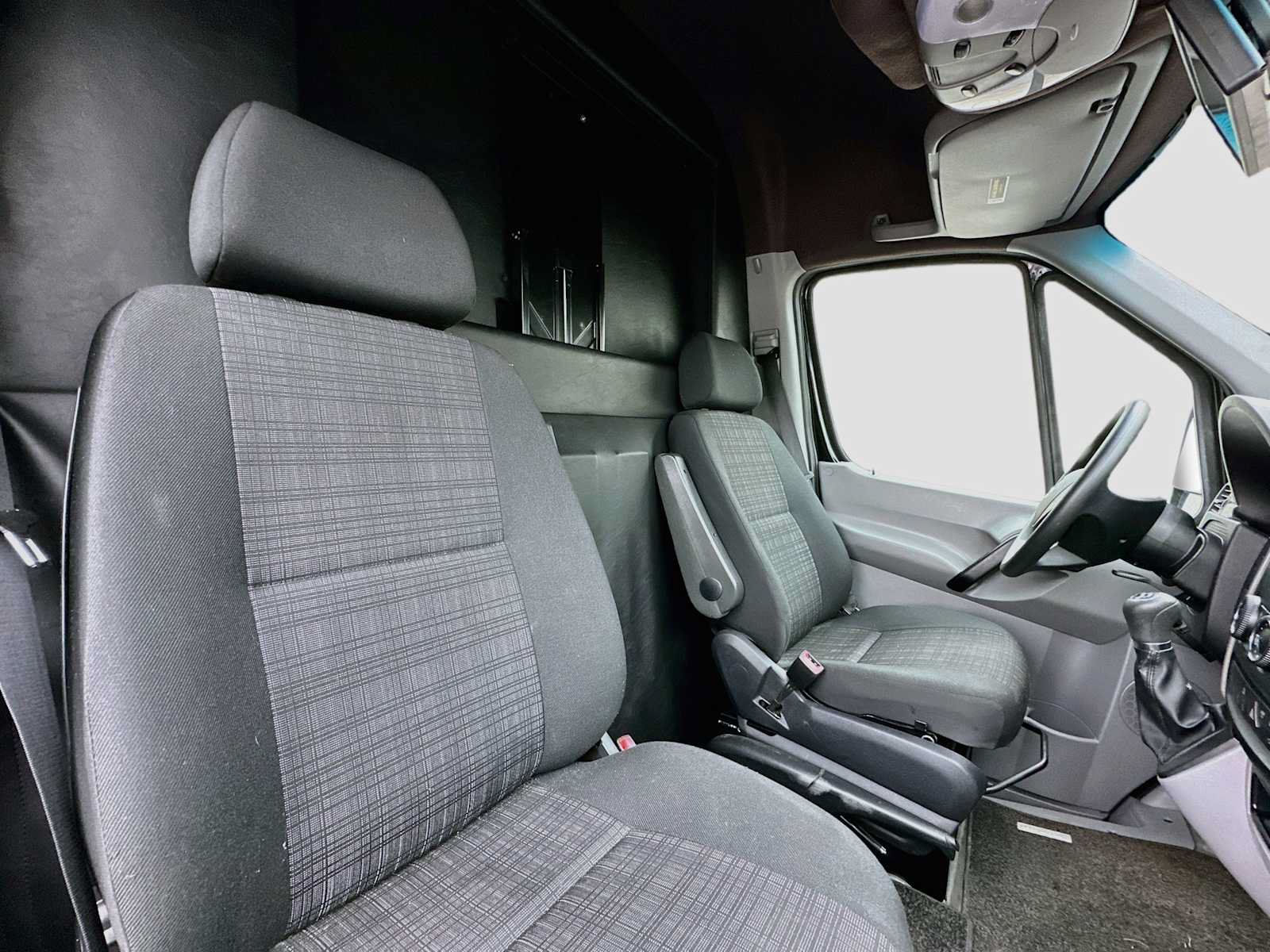 Used 2015 Mercedes-Benz Sprinter 2500 image 29