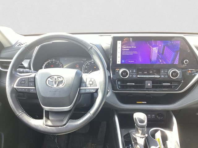 Used 2023 Toyota Highlander XLE image 9