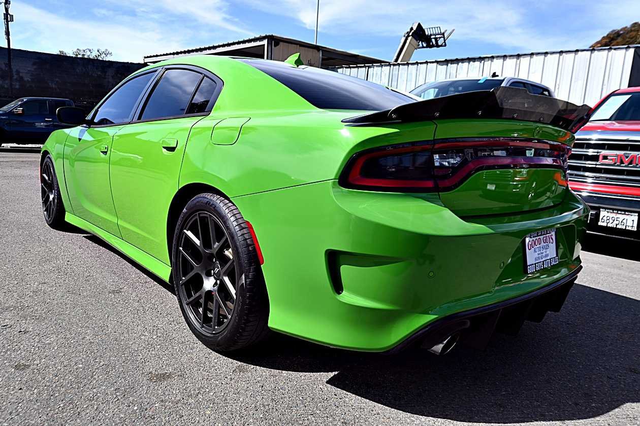 Used 2017 Dodge Charger R/T Scat Pack w/ Technology Group RWD image 5