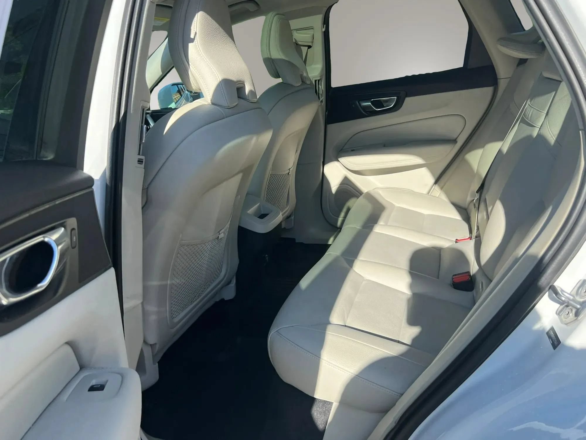 Used 2019 Volvo XC60 T5 Momentum w/ Premium Package AWD/4WD image 29