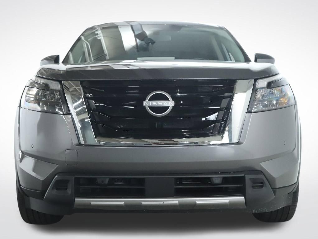 Used 2025 Nissan Pathfinder SL AWD/4WD image 5