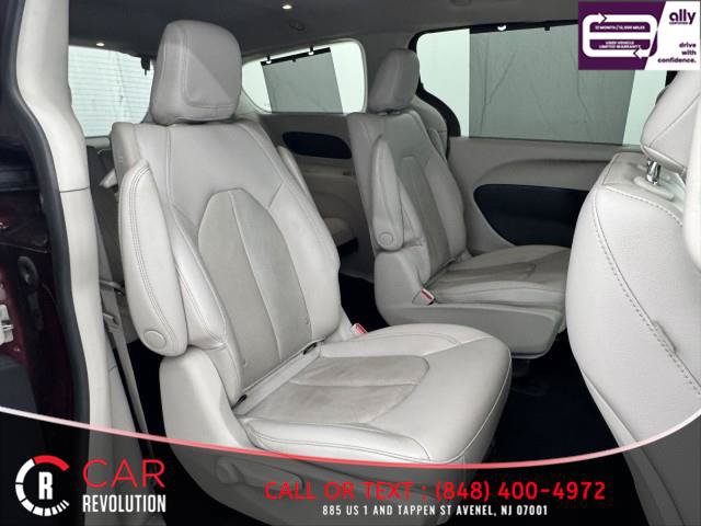 Used 2021 Chrysler Pacifica Touring-L FWD image 62