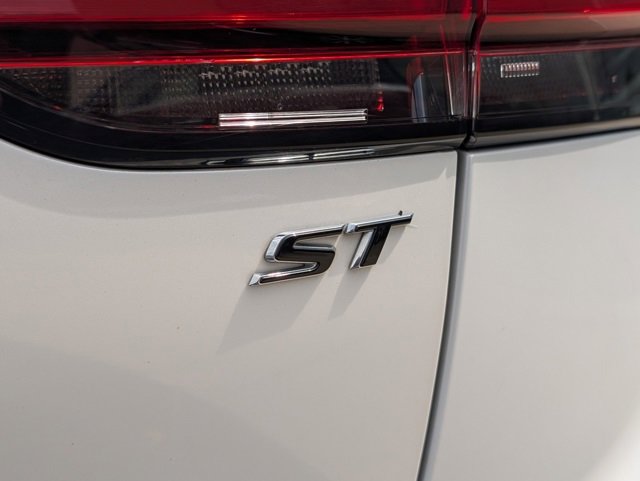 Used 2023 Buick Envision Essence w/ Sport Touring Package image 32