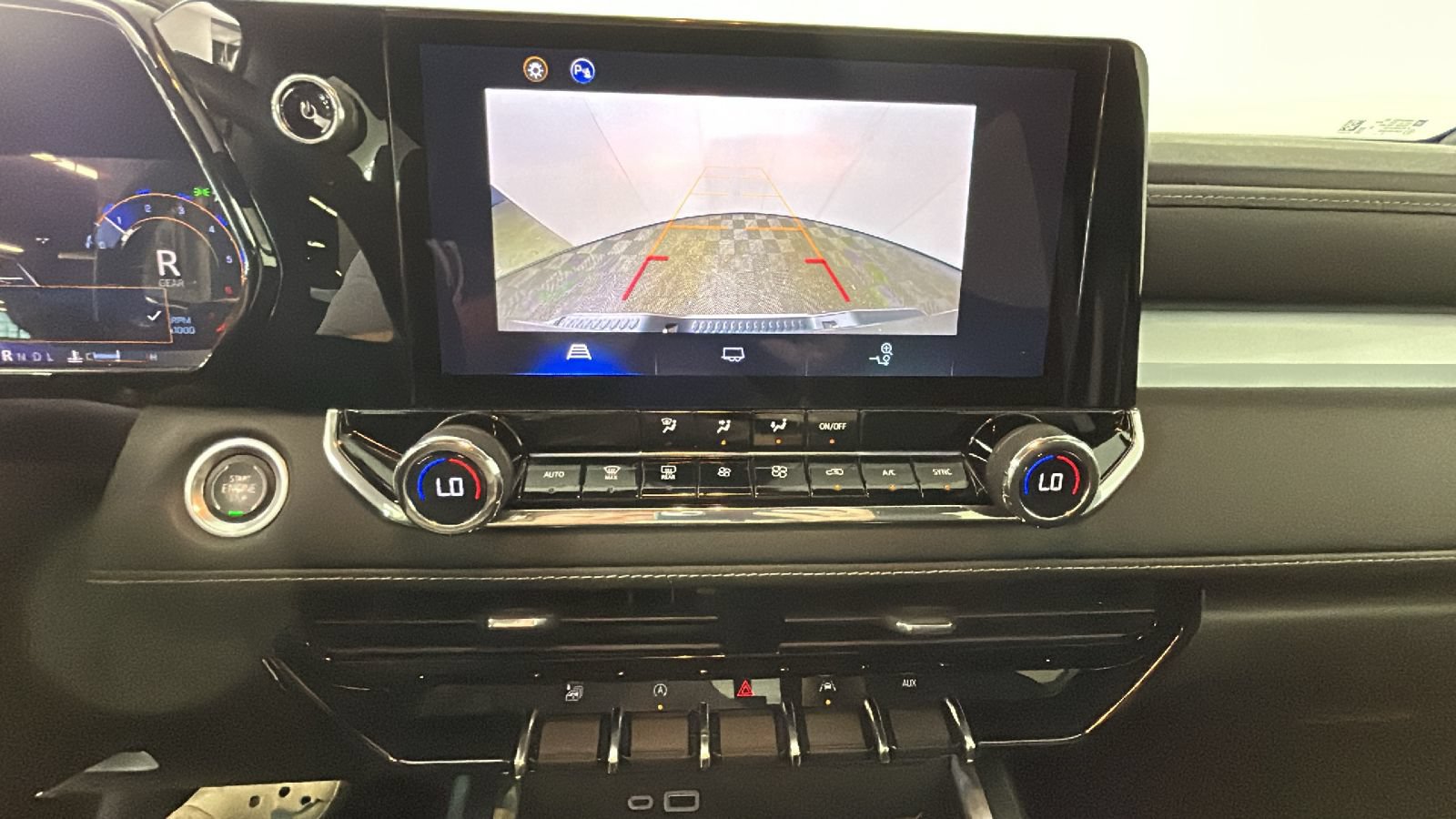 Used 2024 Chevrolet Colorado LT w/ LT Convenience Package AWD/4WD image 25