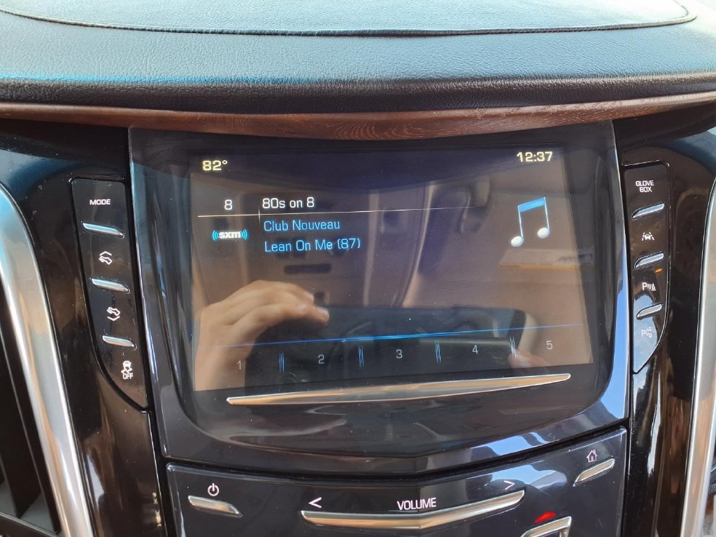 Used 2019 Cadillac Escalade Luxury AWD/4WD image 6