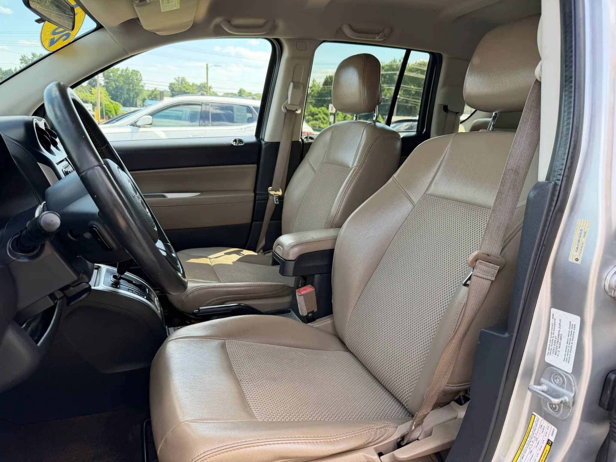 Used 2014 Jeep Compass Latitude FWD image 10