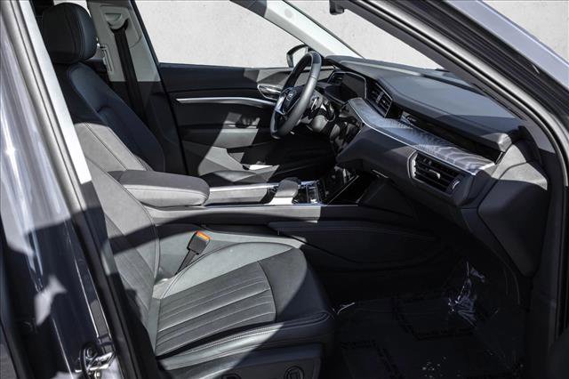 Used 2024 Audi Q8 e-tron Premium Plus w/ Premium Plus Package image 27