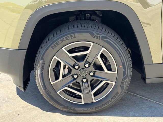 New 2026 Jeep Cherokee Laredo image 7