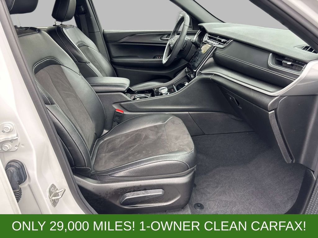 Used 2023 Jeep Grand Cherokee Altitude AWD/4WD image 12