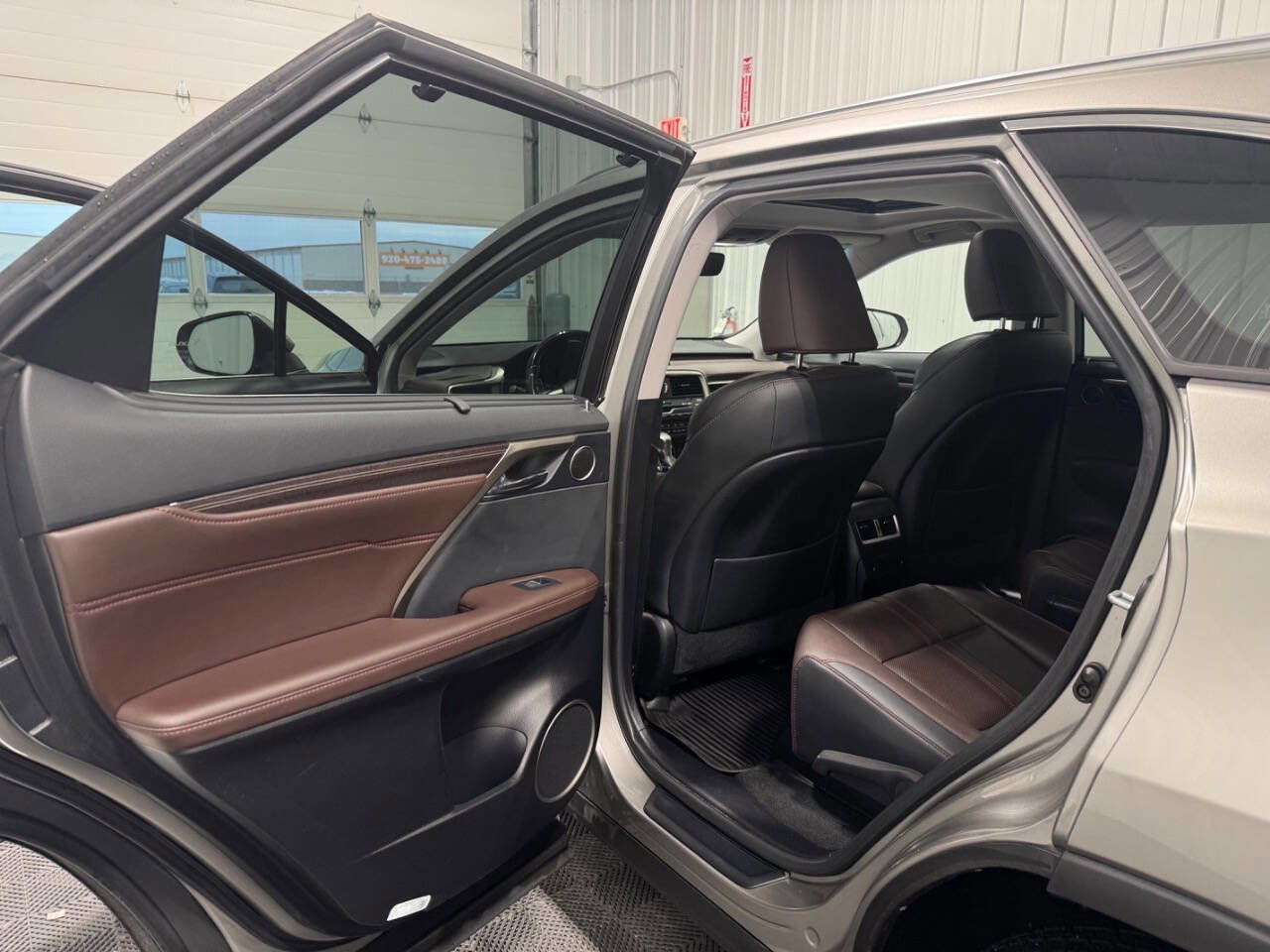 Used 2018 Lexus RX 450hL Luxury w/ Accessory Package image 9