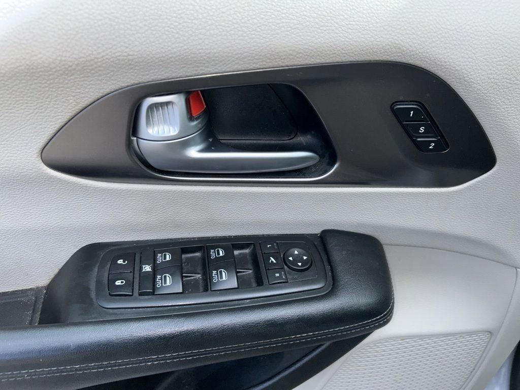 Used 2018 Chrysler Pacifica Limited image 9