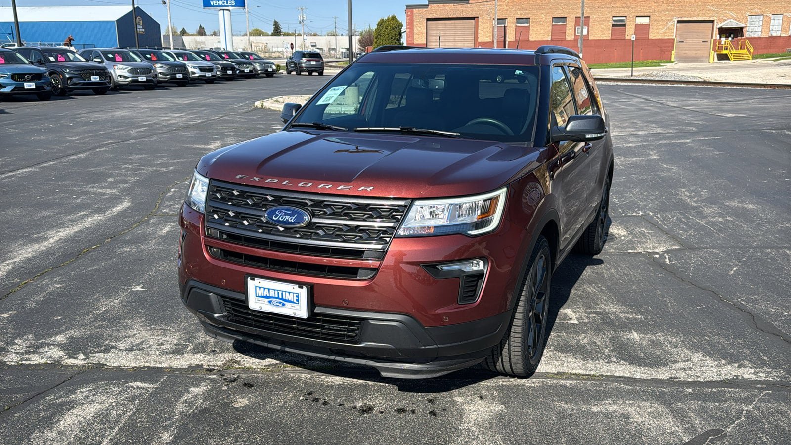 Used 2018 Ford Explorer XLT w/ Equipment Group 202A AWD/4WD image 4