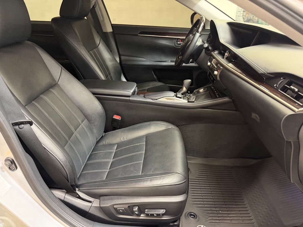 Used 2016 Lexus ES 350 w/ Luxury Package w/Wood Trim FWD image 11